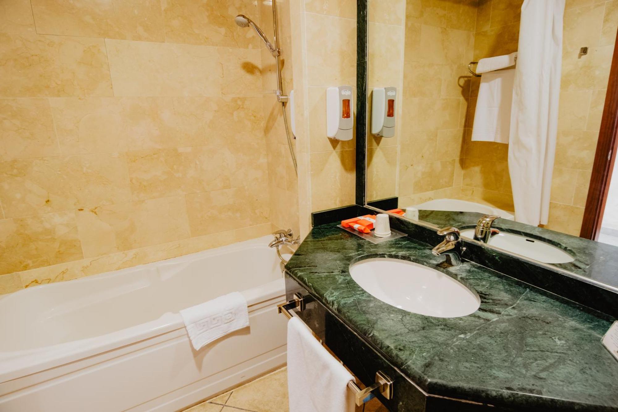 Hotel Hacienda Don Manuel Granja de Torrehermosa Екстер'єр фото